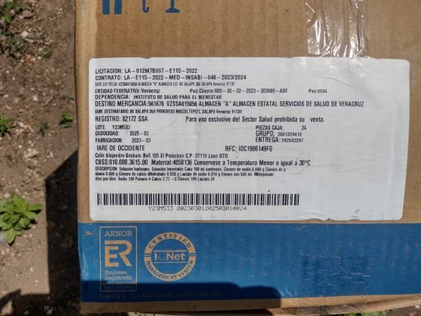 Abandonan decenas de cajas con medicamentos en patio del hospital general de Veracruz