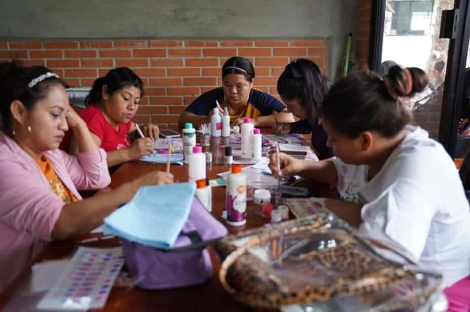 Más de 200 mujeres se gradúan en cursos y talleres de capacitación en Veracruz
