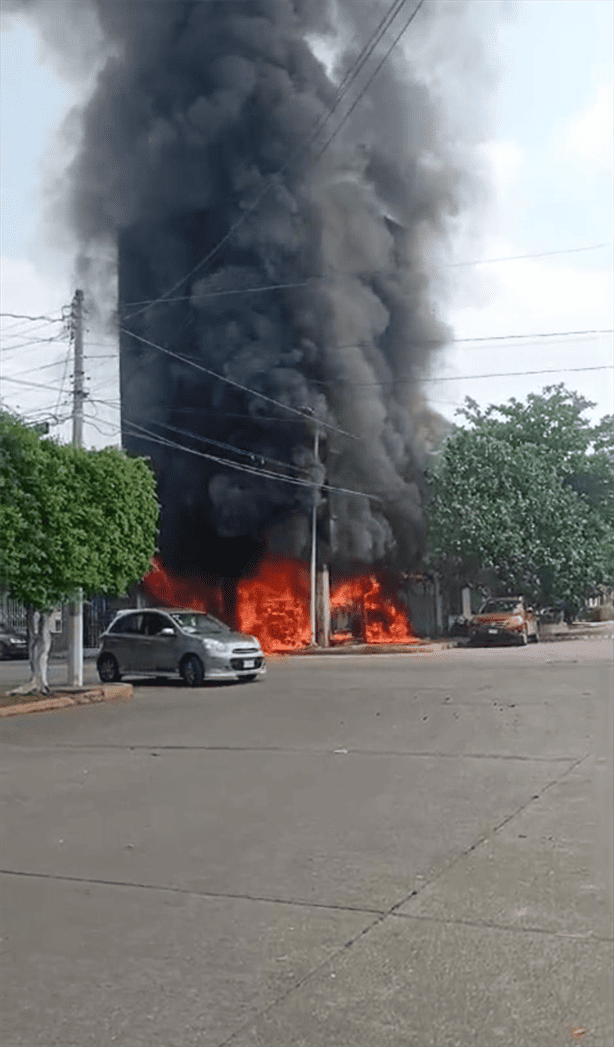 Incendio en vivienda de la colonia 27 de Septiembre en Poza Rica