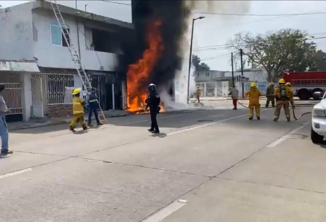 Incendio en vivienda de la colonia 27 de Septiembre en Poza Rica