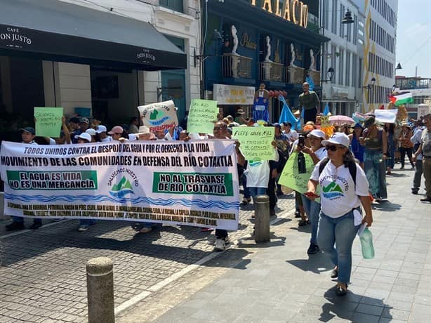 Ambientalistas veracruzanos marchan en Xalapa en defensa del agua