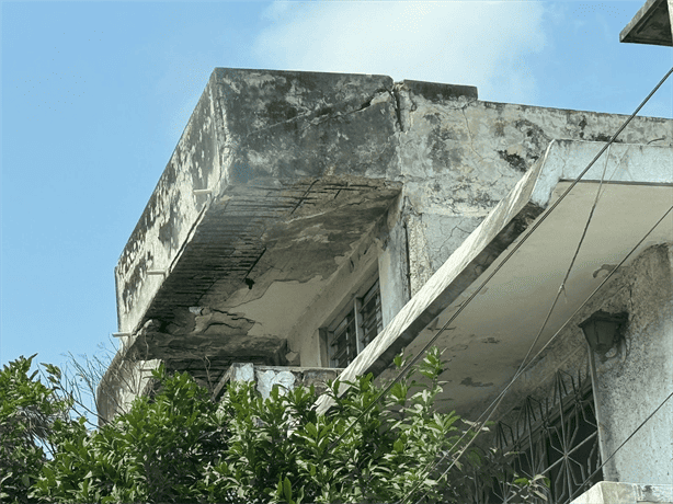 Vecinos exigen atención a edificio abandonado en colonia Miguel Alemán