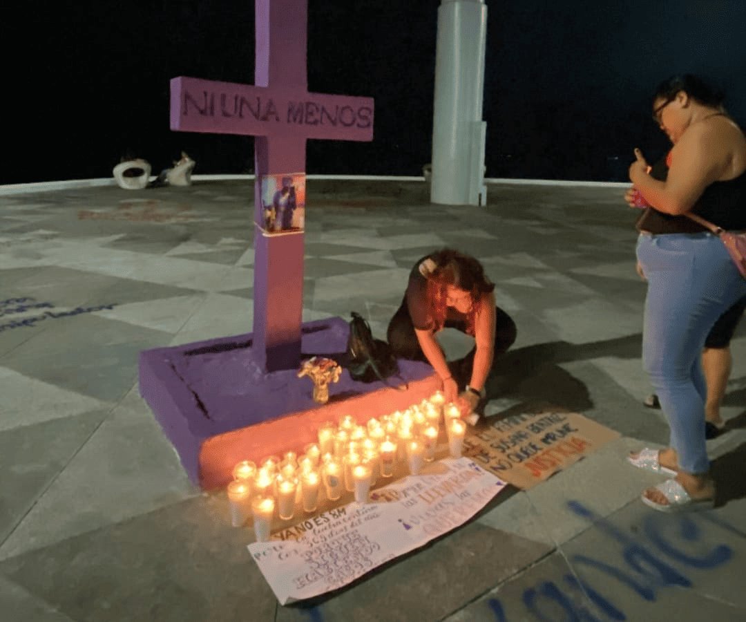 Realizan velada en honor a Betita, mujer hallada sin vida en Veracruz