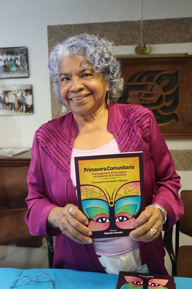 Concepción Hernández Mijangos presentó su libro ‘Primavera Comunitaria’