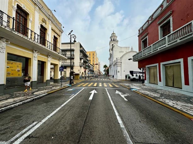 Cierre vial en avenida Independencia por desfile de la Expropiación Petrolera en Veracruz