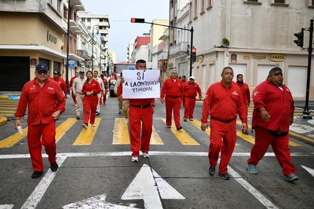 Desfilan para conmemorar el 86 aniversario de la Expropiación Petrolera en Veracruz | VIDEO