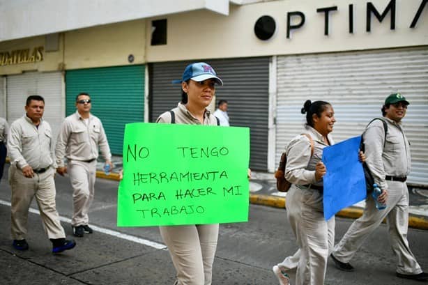 Desfilan para conmemorar el 86 aniversario de la Expropiación Petrolera en Veracruz | VIDEO