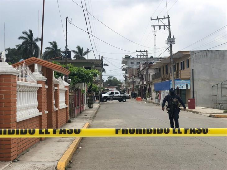 Abandonan cuerpos frente al palacio municipal de Cazones (+ VIDEO)