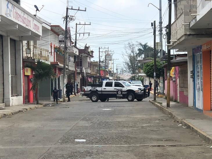 Abandonan cuerpos frente al palacio municipal de Cazones (+ VIDEO)