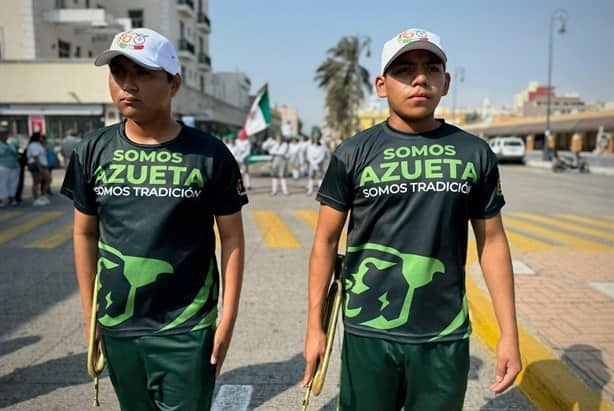 Desfilan en Veracruz para conmemorar 60 años de la secundaria José Azueta | VIDEO