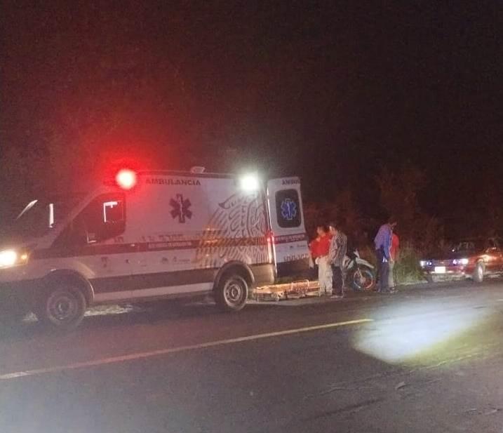 Motociclistas derrapan por baches en la carretera de Tierra Blanca