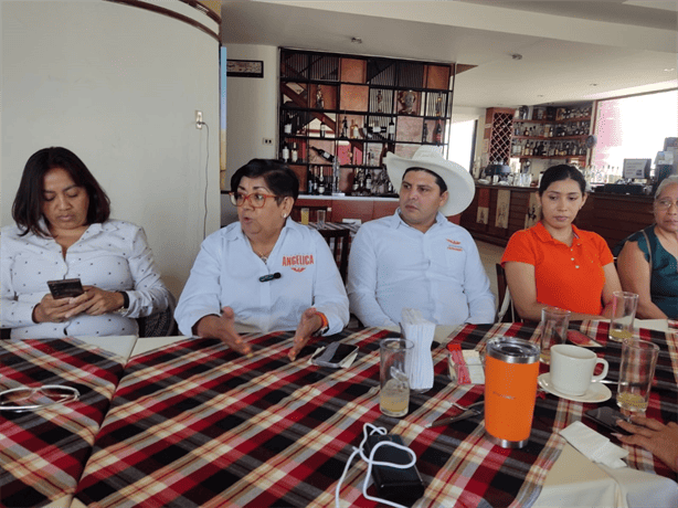 Jueza Angelica Sánchez, candidata al Senado por MC visita Cosamaloapan