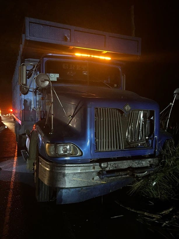 Motociclista pierde la vida al chocar con un camión cañero en Tierra Blanca