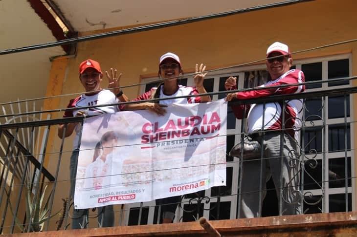 Claudia Tello Espinosa realiza recorrido de campaña en Misantla 