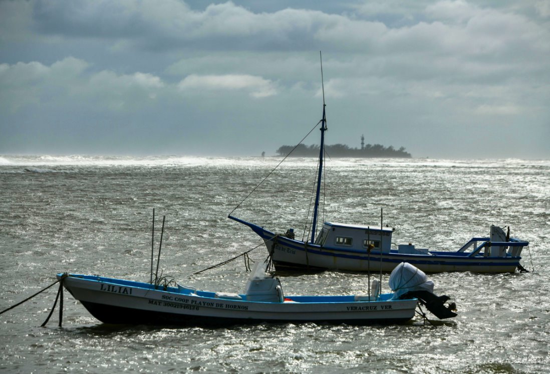 Cierran acceso a puerto de Veracruz a la navegación menor por frente frío 42