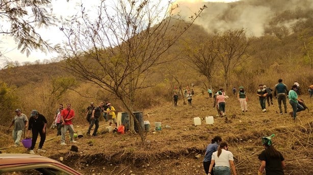 Cuerpos de emergencia de Ciudad Mendoza se suman a labores contra incendios