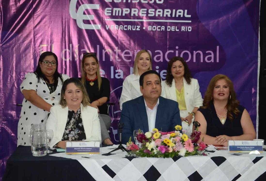 Presenta CCE el Top 100 Destacadas Mujeres Líderes en México 2024