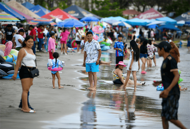 Gran afluencia en las playas jarochas durante el primer día de Semana Santa 2024