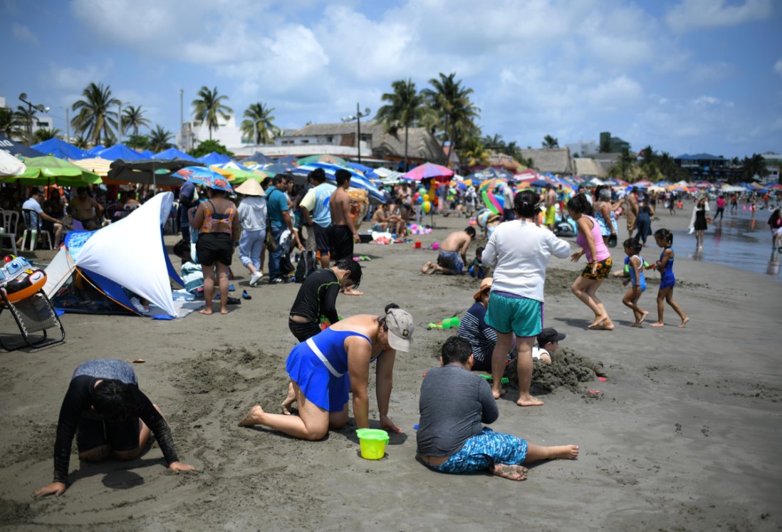 Gran afluencia en las playas jarochas durante el primer día de Semana Santa 2024