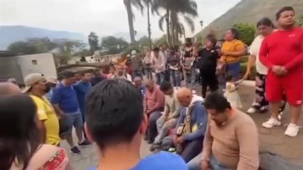 Brigadistas rezan ante desesperación por combatir incendios en Orizaba