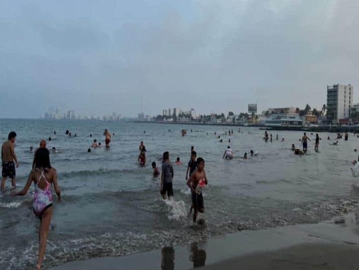 Arriban turistas desde temprano a playas de Veracruz esta semana santa 2024