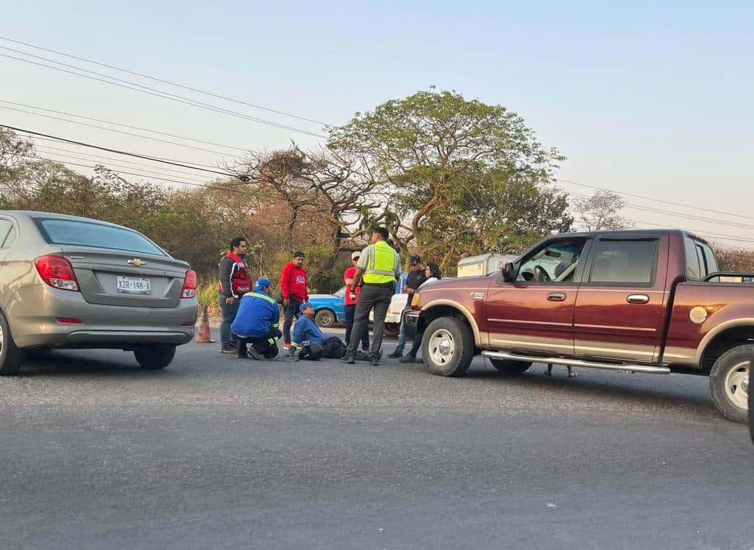 Camioneta choca contra motociclista en la carretera Veracruz – Xalapa