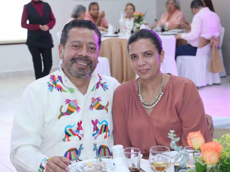 Luis Enrique López Gastelú y Ari Michelle Rodríguez Segovia contraen matrimonio civil