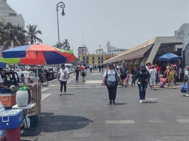 En domingo de resurrección turistas llenan el puerto de Veracruz