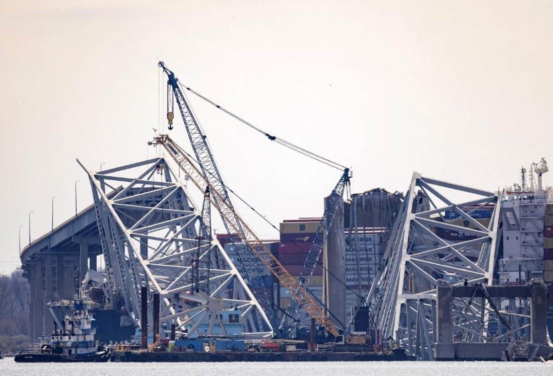 Continúan labores para retirar escombros del puente en Baltimore tras choque de buque