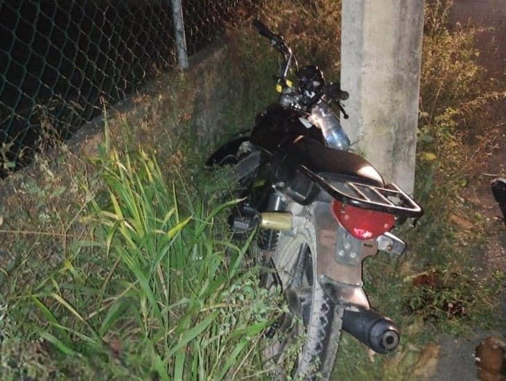 Fallece motociclista al estrellarse contra un poste de luz en Tierra Blanca