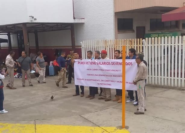 Protestan trabajadores petroleros de Poza Rica