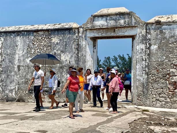Miles de turistas llegan en vacaciones a la fortaleza de San Juan de Ulúa