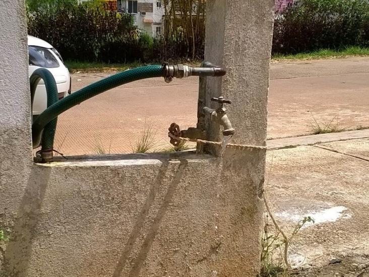 Reclaman falta de agua en colonia Aguacatal de Xalapa