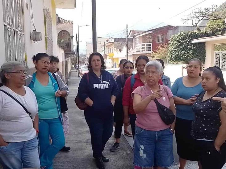 Padres de familia del CAM de Orizaba exigen reinstalación de directora