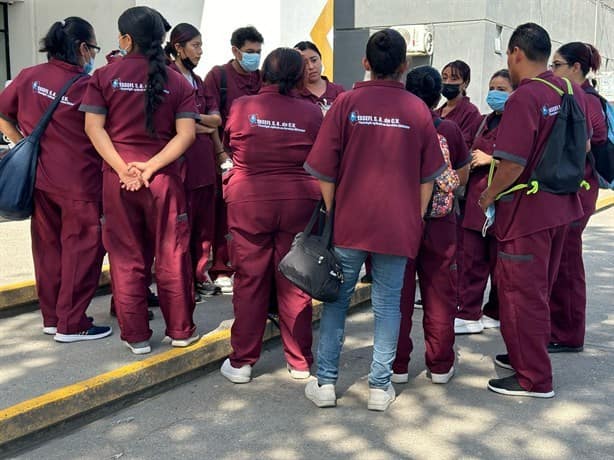 Con protesta, trabajadores del Hospital Regional de Poza Rica reclaman falta de pagos