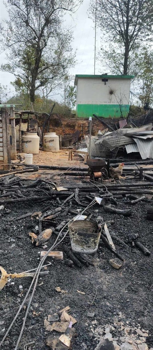 Incendio los deja sin nada en comunidad de Tequila