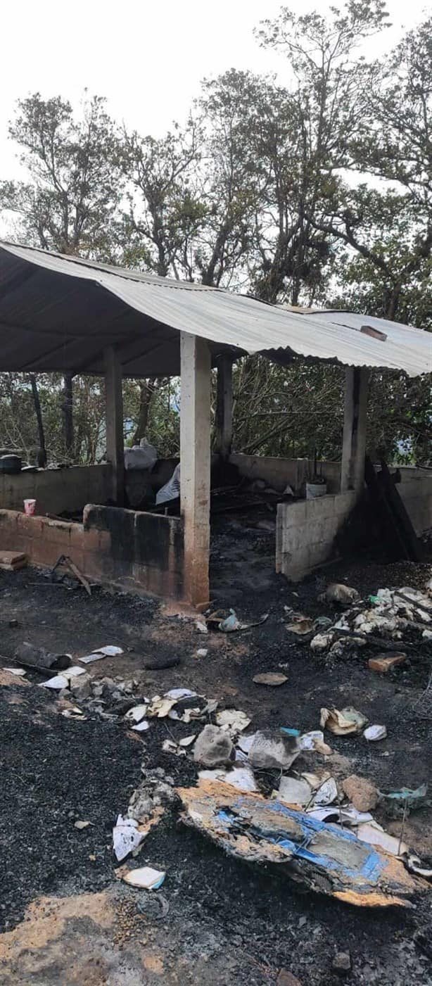 Incendio los deja sin nada en comunidad de Tequila