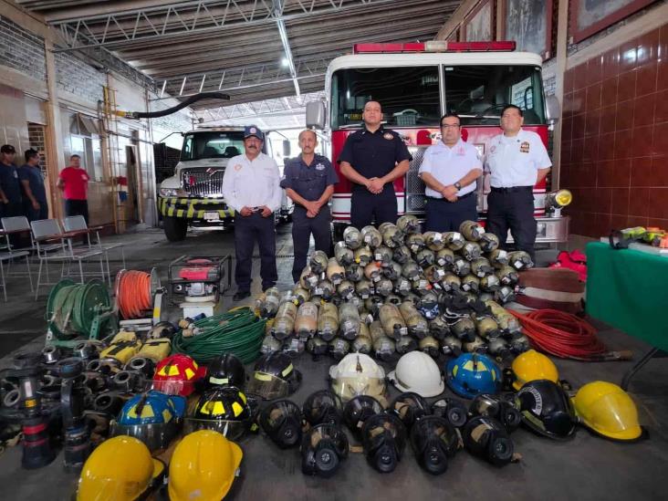 Bomberos del centro de Veracruz reciben equipo desde Estados Unidos