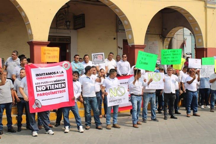 Más de 1600 trabajadores desfilan por el Día del Trabajo en Misantla 