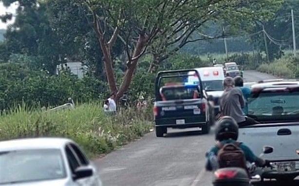 Vuelca auto en la carretera Coatepec-Tuzamapan; hay dos lesionados