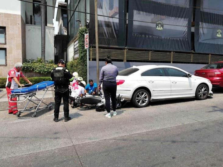 En Córdoba, motociclista intentó esquivar un registro y terminó derrapando