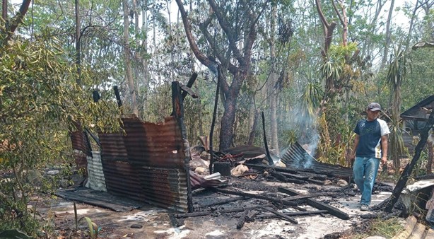 Desconocidos incendian vivienda en localidad de Amatlán