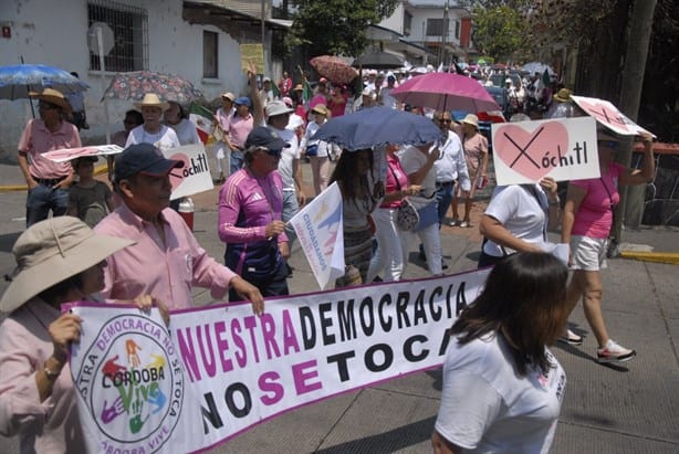 Se suman a la marcha ‘Marea Rosa’ en Orizaba y Córdoba