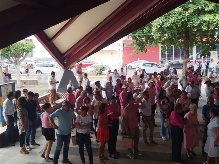 Realizan concentración de Marea Rosa en Poza Rica