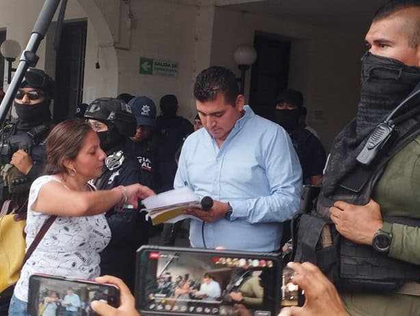 Enfrentamiento en Ixtaczoquitlán: Alcalde por fin se reúne con manifestantes