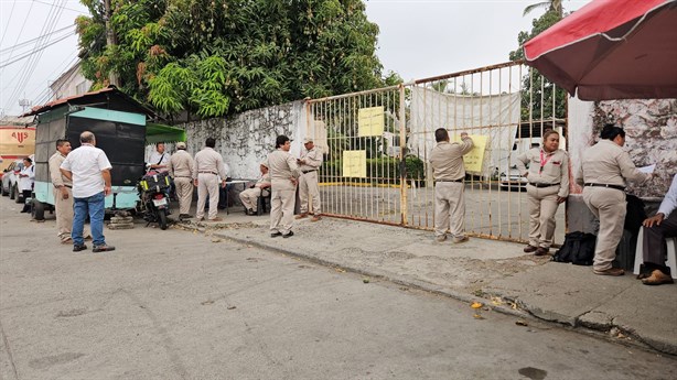 Protestan trabajadores de vectores en Poza Rica