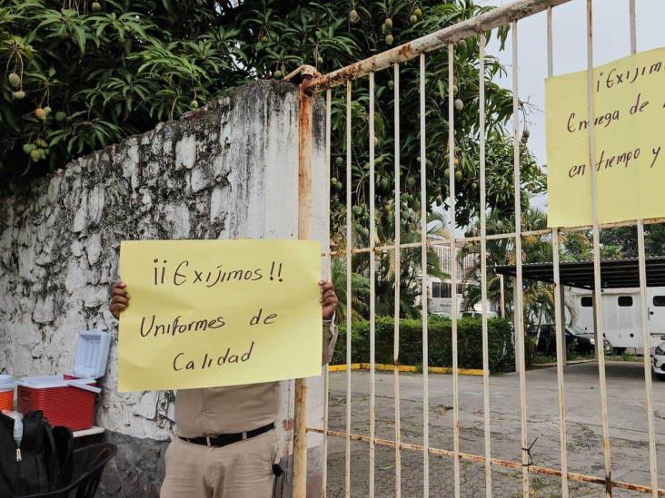 Protestan trabajadores de vectores en Poza Rica