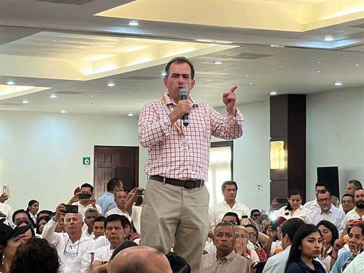 No fallaré a Veracruz, dice Pepe Yunes en evento convocado por ex colaborador de Cuitláhuac García