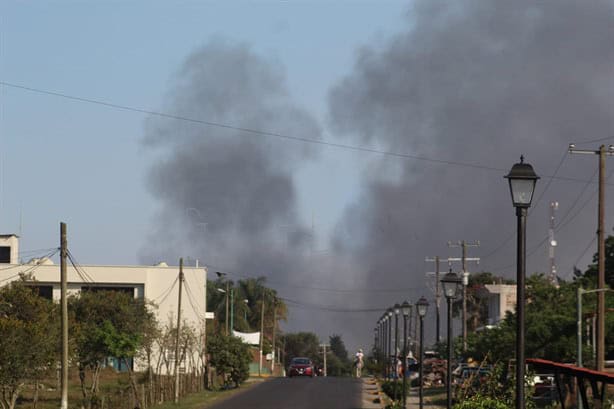 Fuerte incendio en basurero causa alarma en Naolinco