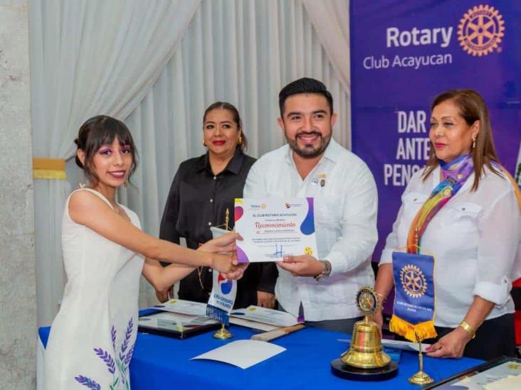 Club Rotario Acayucan capacita con talleres de costura a emprendedores